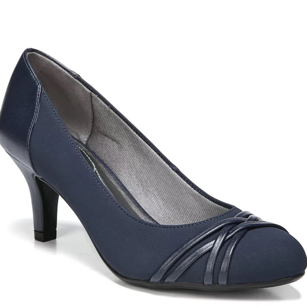 Life Stride Pascal Pump in Navy, size 8.5 W, NWOT